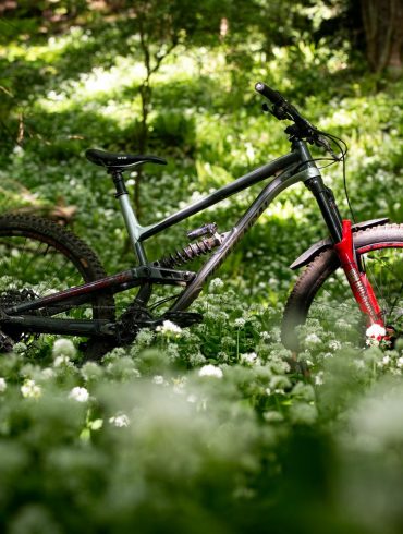2019 Commencal Clash Race