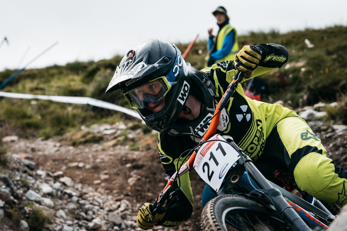 Our Favourite Top End Carbon Full Face Helmets For Downhill