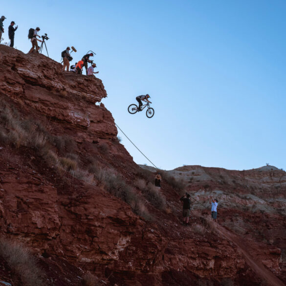world-champ-jackson-goldstone-shows-the-way-in-lenzerheide