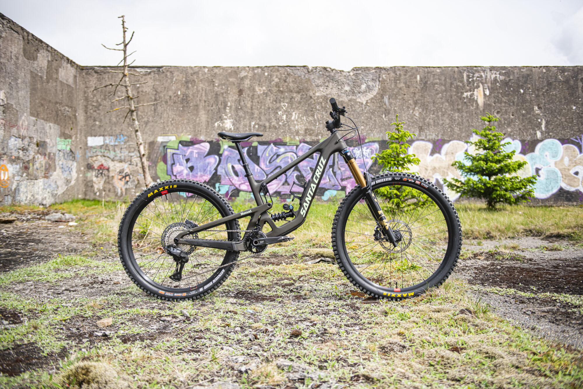First Look Review : Pete's Santa Cruz Nomad XT Di2 Coil Review