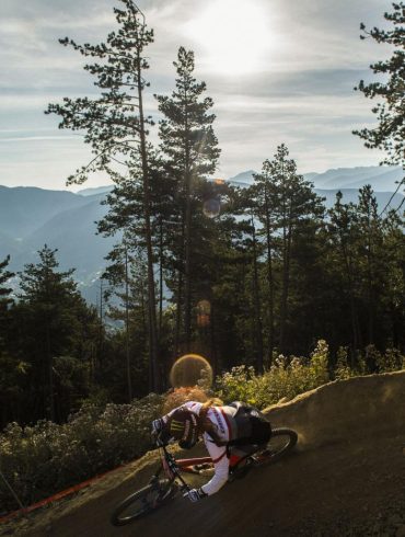Manon Carpenter Madison Saracen Myst Pro Carbon Shimano UCI Downhill World Cup Wideopenmag