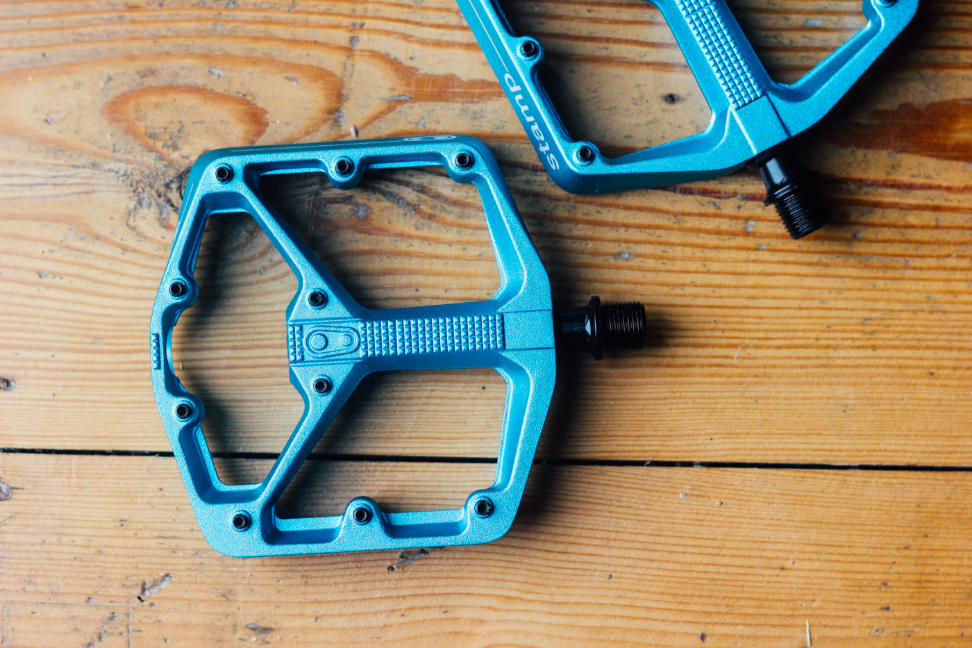 look at new Crankbrothers flat pedals