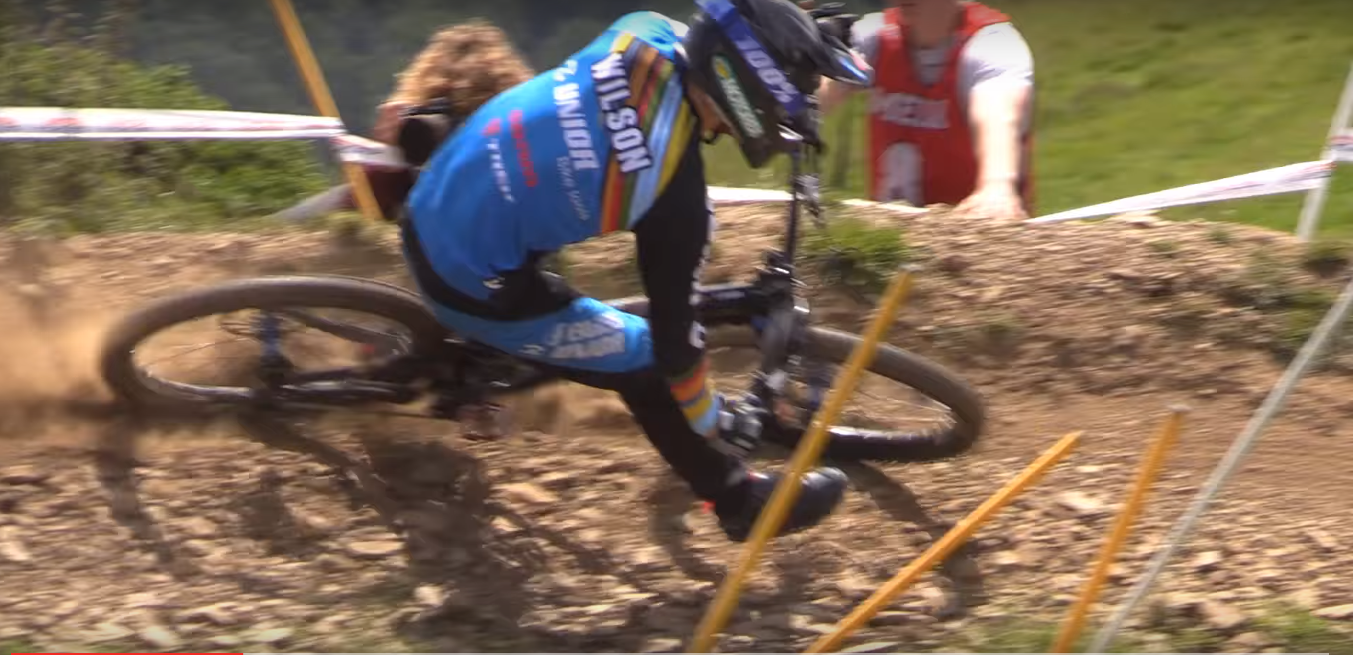 TRACKSIDE: 2016 British Downhill Series Moelfre