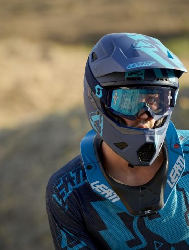 Leatt DBX 3.0 DH Helmet Headshot